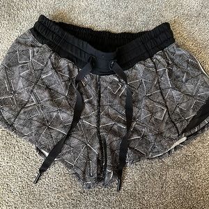 Lululemon hotty hot short